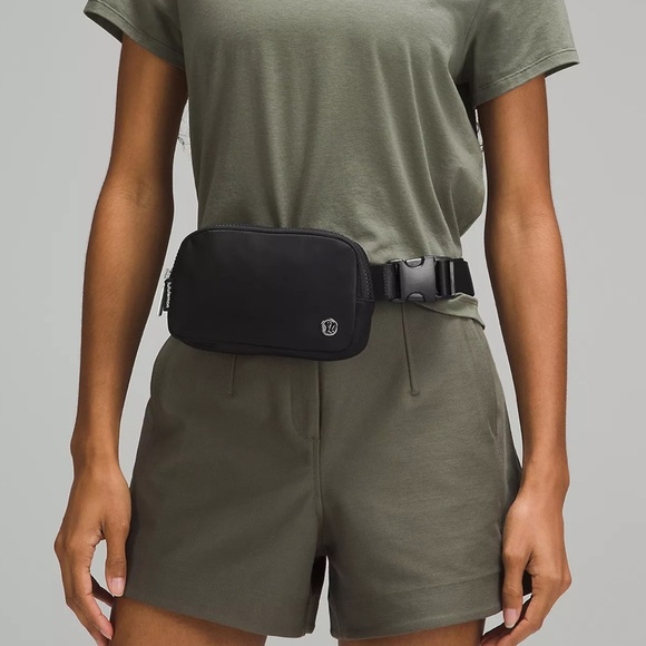 lululemon athletica Black Belt Bag Mini UNISEX - Picture 4 of 6